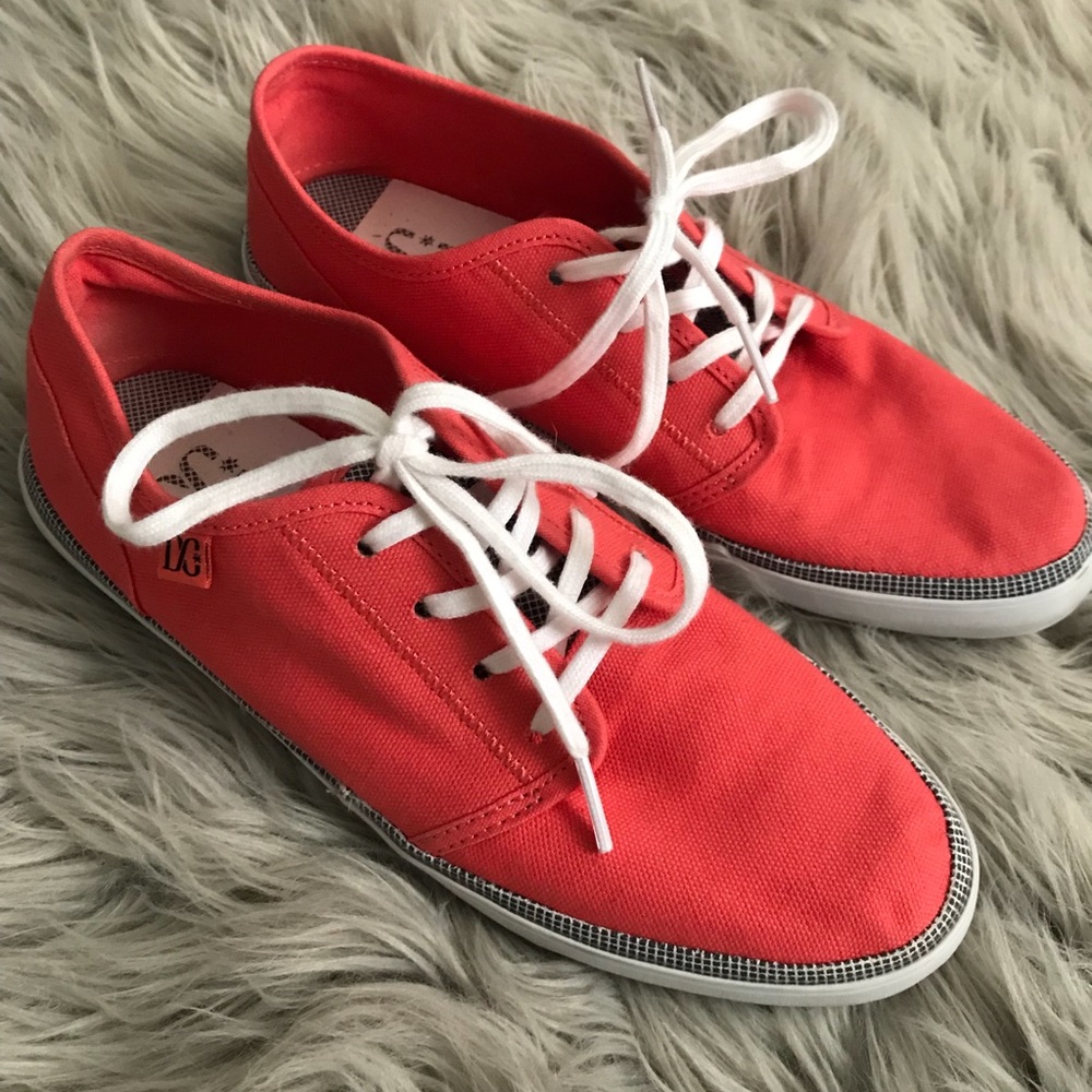 dc tennis shoes